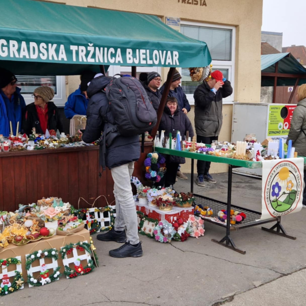 Predstavljanje udruge i donacijska izložba adventskih radova